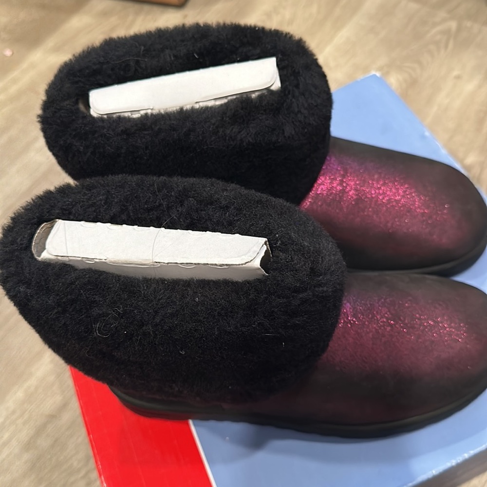 Short Pink Shearling Boots - Picture 4 of 6